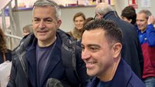 Xavi Hernández estampa firma para Víctor Font a horas del cierre de elecciones en el Barça