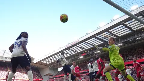 Liverpool logró muy buenos resultados a balón parado | AP