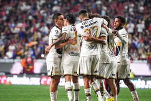 Jugadores de Pumas celebran su gol en Tijuana | MEXSPORT