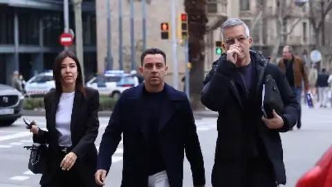 Xavi Hernández llegando para firmar por Font l CAPTURA