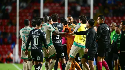 Disputa entre Querétaro y Santos | MexSport