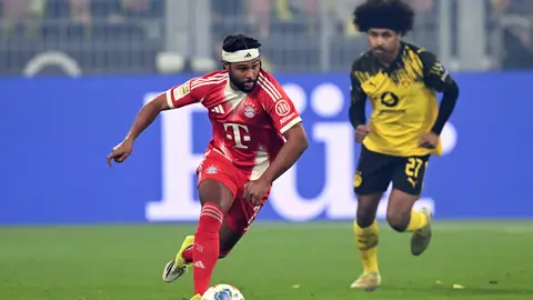 Serge Gnabry de Bayern y Karim Adeyemi de Borussia Dortmund | AP