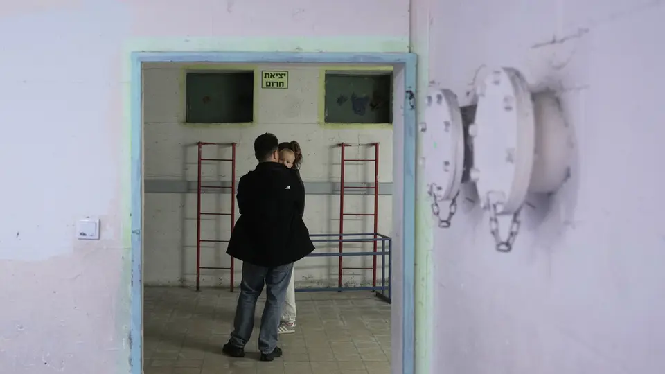 Civiles iraníes, tras el bombardeo | AP