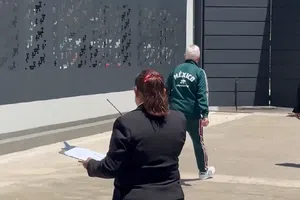 Javier Aguirre 'explota' contra miembros de seguridad por dejar en la calle a su hijo
