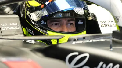 Checo Pérez revela problemas mecánicos en su auto tras chocar con Albon en prácticas de Japón