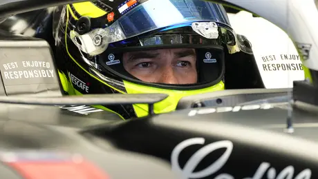 Checo Pérez revela problemas mecánicos en su auto tras chocar con Albon en prácticas de Japón