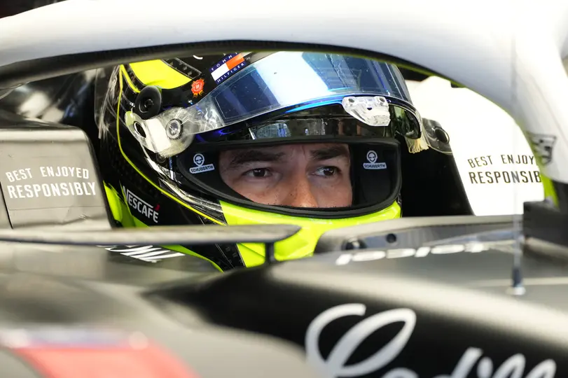 Checo Pérez en las prácticas del GP de Japón | AP