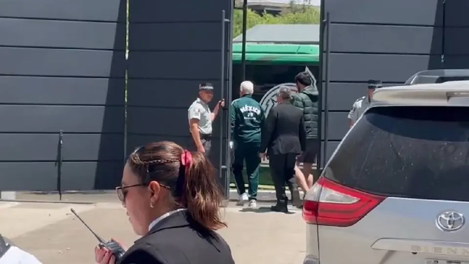 Javier Aguirre saliendo del CAR I CAPTURA DE PANTALLA