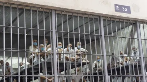 Venezolano reclama más de 1 millón de dólares a EE.UU. por deportación al CECOT