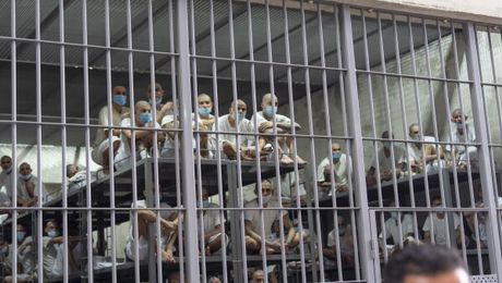 Venezolano reclama más de 1 millón de dólares a EE.UU. por deportación al CECOT