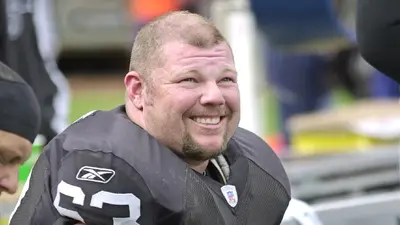 Fallece Barret Robbins, exjugador de los Raiders, a los 52 años