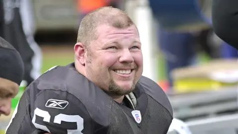Fallece Barret Robbins, exjugador de los Raiders, a los 52 años