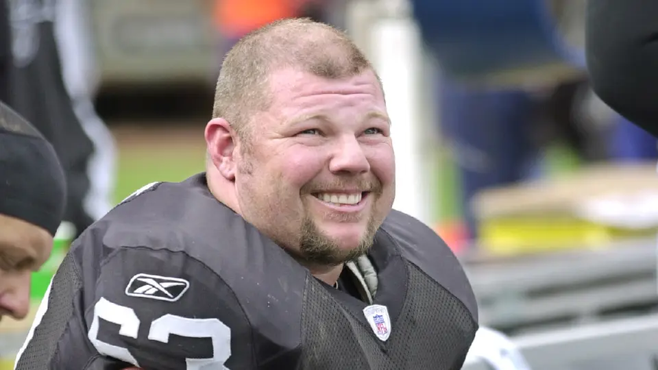 Fallece Barret Robbins, exjugador de los Raiders, a los 52 años