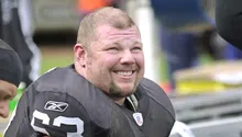 Fallece Barret Robbins, exjugador de los Raiders, a los 52 años