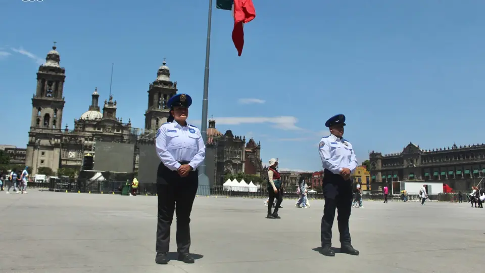 Autoridades refuerzan seguridad en el Zócalo ante la llegada de aficionados para el México vs Portugal. / SSC