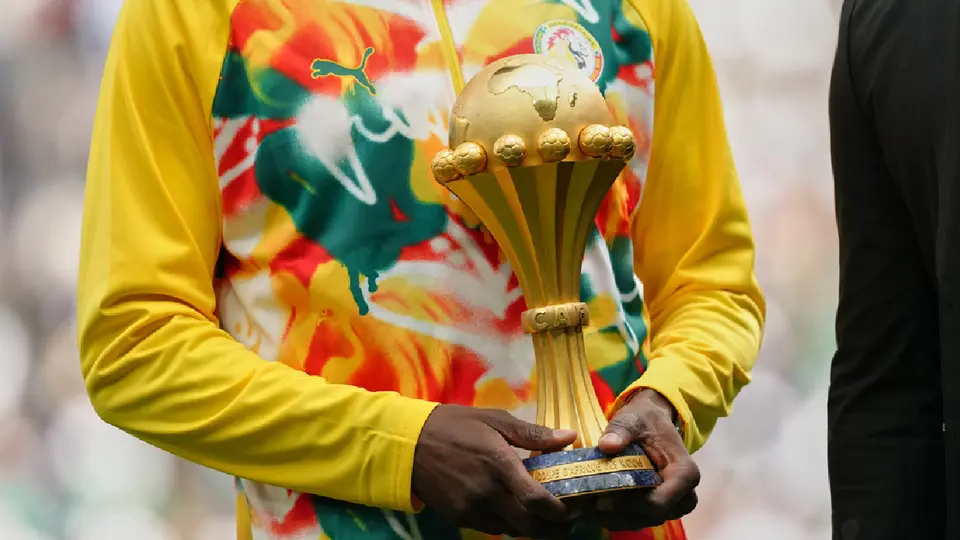 Senegal presume trofeo de la Copa Africana de Naciones previo a un amistoso