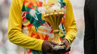 Senegal presume trofeo de la Copa Africana de Naciones previo a un amistoso