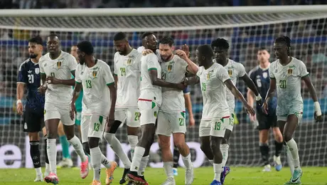 La fiebre por Messi: Jugadores de Mauritania se pelean por jersey del argentino