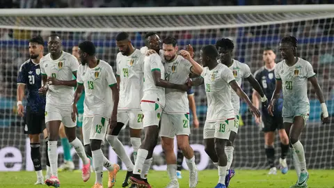 La fiebre por Messi: Jugadores de Mauritania se pelean por jersey del argentino