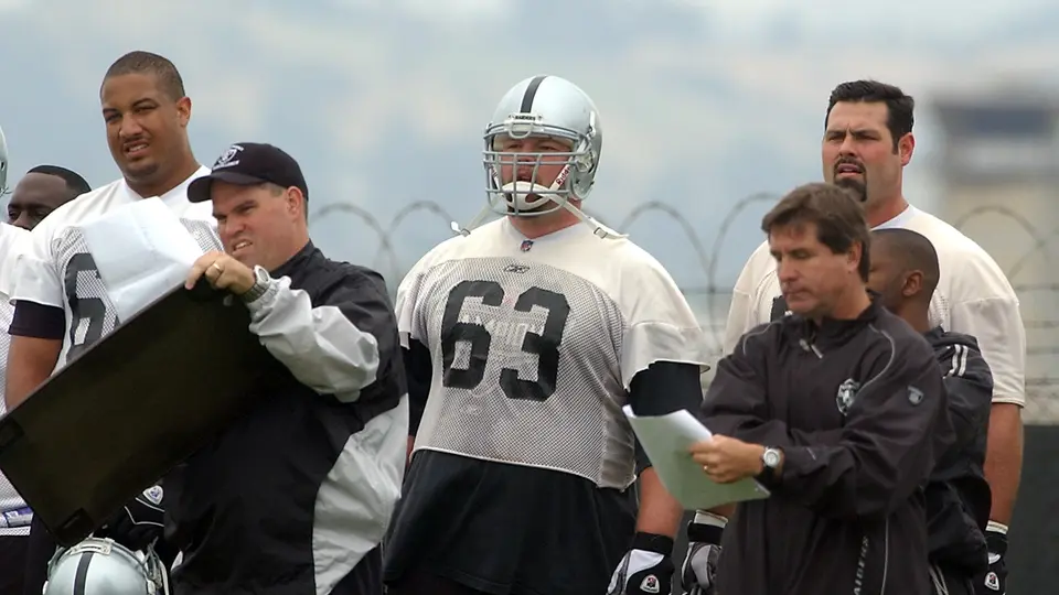 Barret Robbins, excentro de los Raiders | AP
