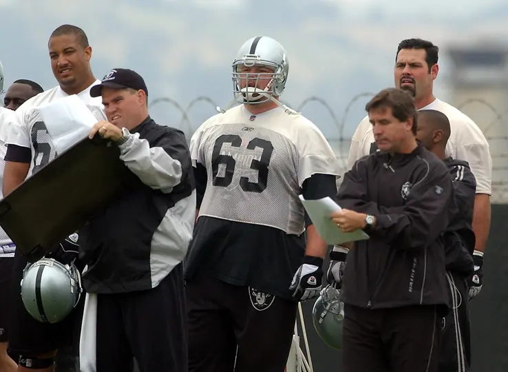 Barret Robbins, excentro de los Raiders | AP