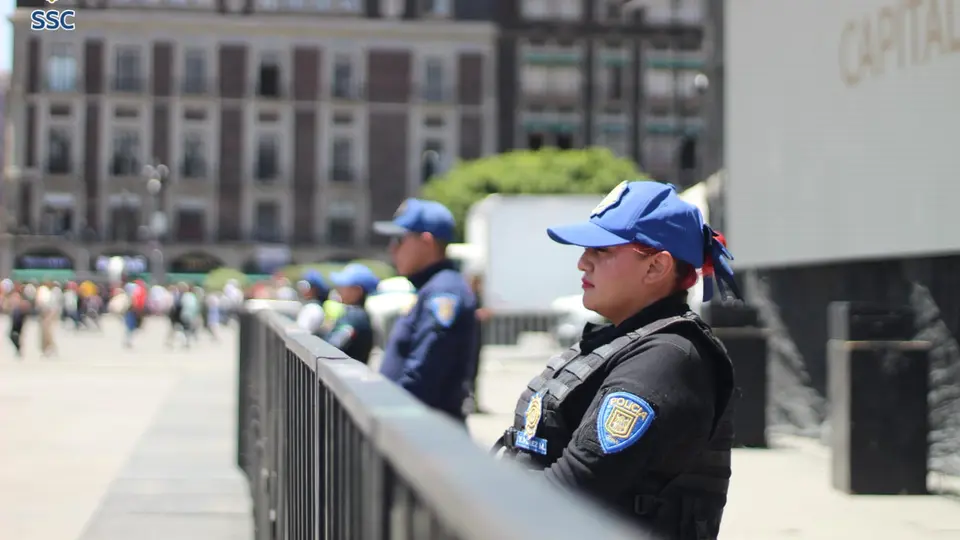 Autoridades capitalinas resguardan el Zócalo previo a la transmisión del partido. / SSC