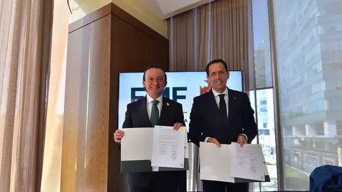 Mikel Arriola, Comisionado de la FMF, y Pedro Proença, presidente de la FPF | FMF