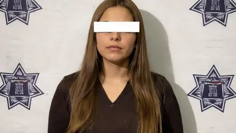 Mujer es arrestada en Chihuahua por agredir a su pareja tras negarse a tener relaciones