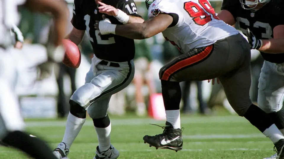 Barret Robbins, excentro de los Raiders | AFP
