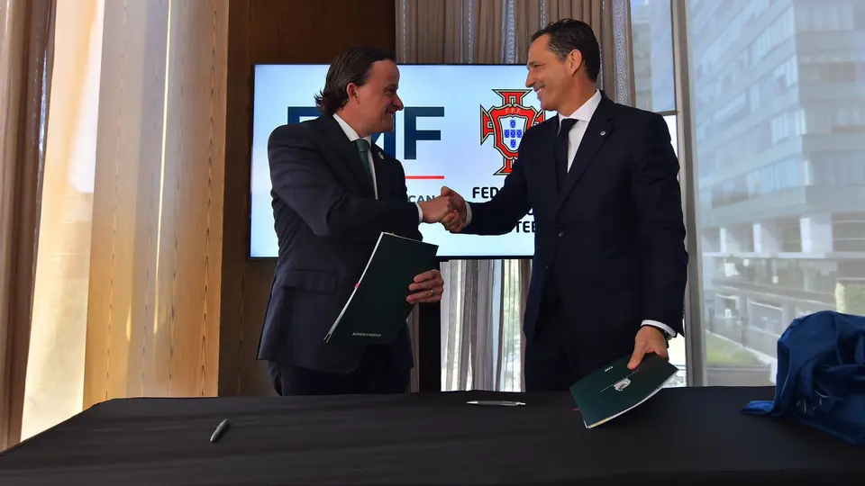 Mikel Arriola, Comisionado de la FMF, y Pedro Proença, presidente de la FPF | FMF