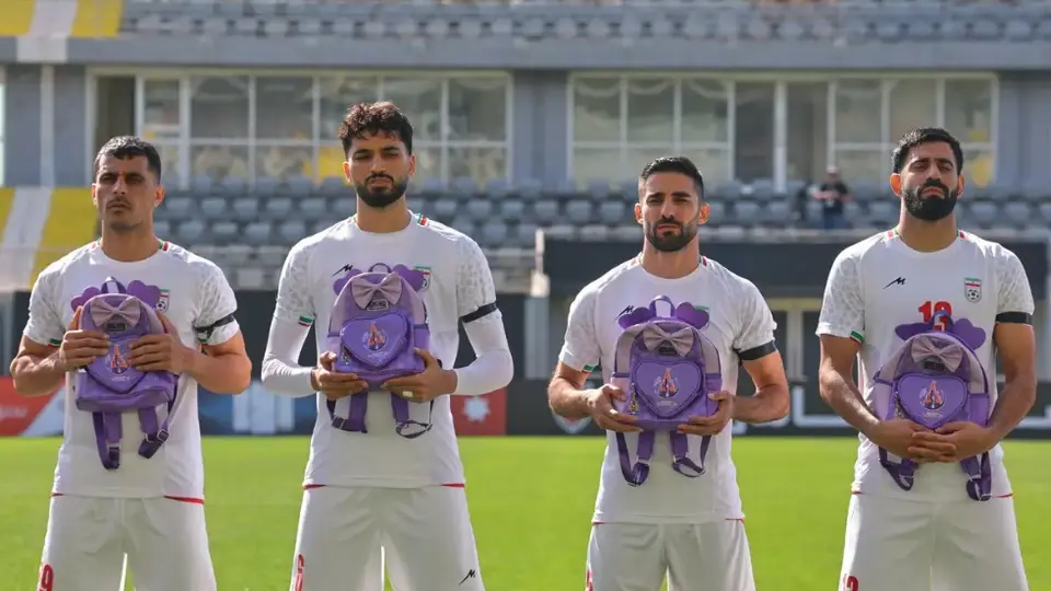 Selección de Irán rinde homenaje a niños que murieron durante bombardeos