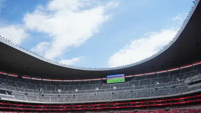 ¡Quítate! Afición estalla contra Rafa Puente en la reinauguración del Estadio Azteca