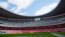 ¡Quítate! Afición estalla contra Rafa Puente en la reinauguración del Estadio Azteca