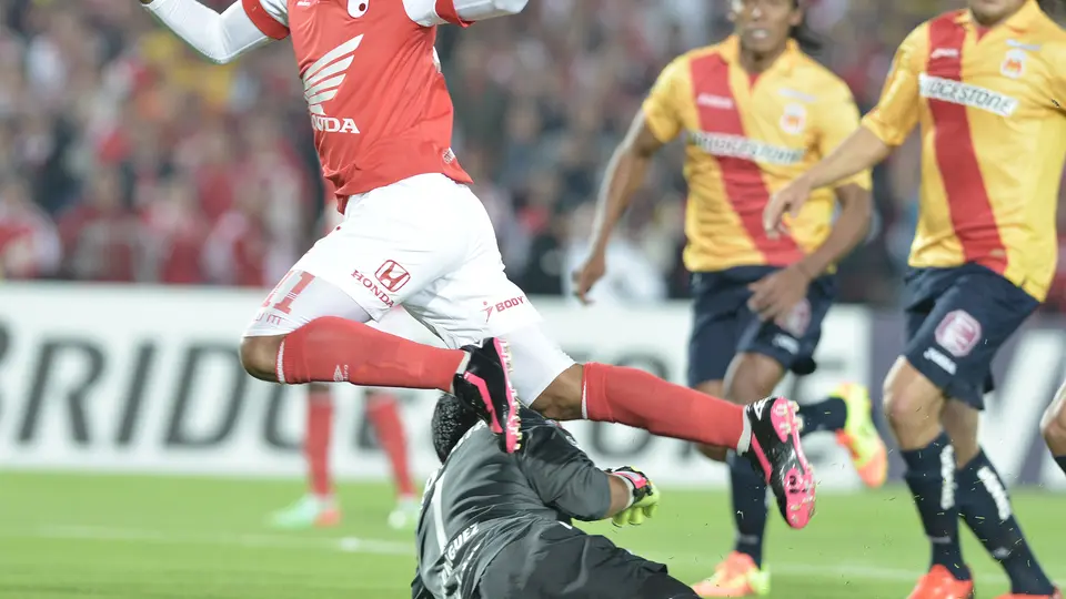 Wilder Medina jugando ante Monarcas Morelia l MEXSPORT