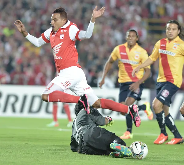 Wilder Medina jugando ante Monarcas Morelia l MEXSPORT