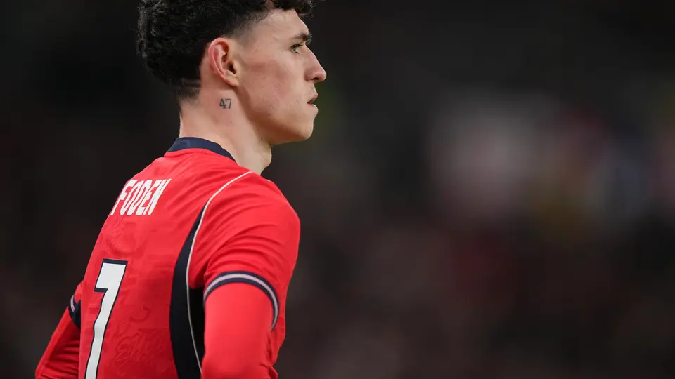 ¡Malas noticias! Phil Foden queda lesionado después de una dura entrada de Ronald Araújo