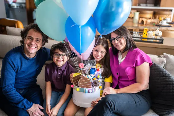 Escuelas y comunidades organizan actividades para celebrar a la niñez cada 30 de abril. / iStock