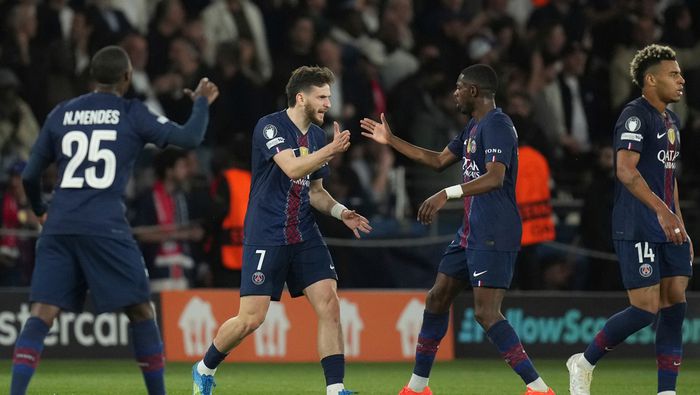 Khvicha Kvaratskhelia en celebración en el partido de PSG contra Bayern Munich en Champions League | AP