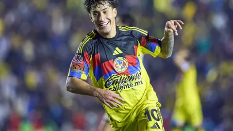 Zendejas tras su gol ante Keylor Navas I MEXSPORT