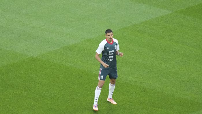 Guillermo Martínez en calentamiento con la Selección Mexicana | IMAGO 7
