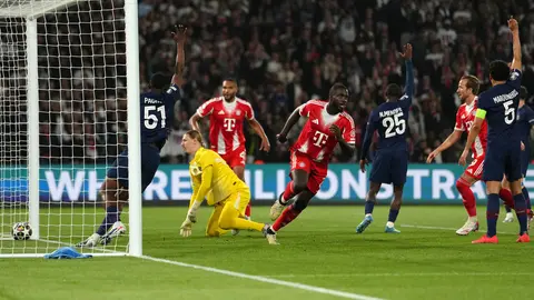Upamecano celebra con Bayern Munich ante PSG en la Champions League | AP
