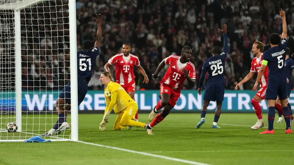 Upamecano celebra con Bayern Munich ante PSG en la Champions League | AP