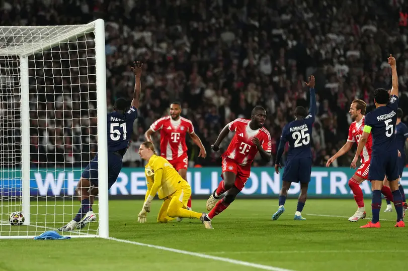 Upamecano celebra con Bayern Munich ante PSG en la Champions League | AP