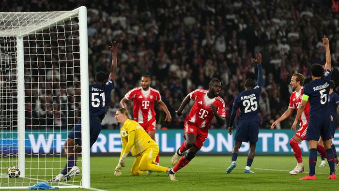 Upamecano celebra con Bayern Munich ante PSG en la Champions League | AP