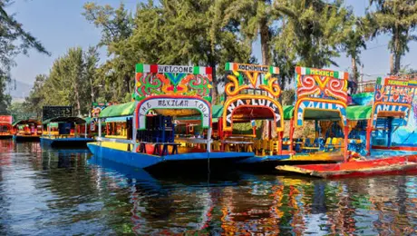 VIDEO: Captan a turistas desnudos en trajinera de Xochimilco