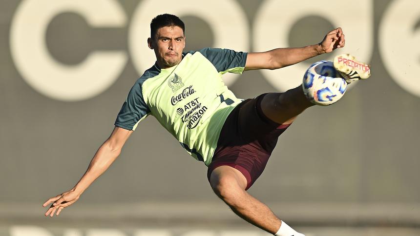 Guillermo Martínez en entrenamiento con la Selección Mexicana | IMAGO 7
