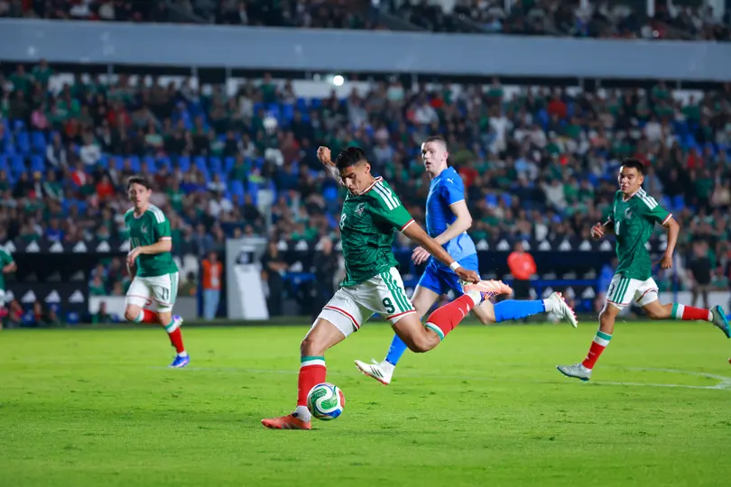 Guillermo Martínez en partido con la Selección Mexicana | IMAGO 7