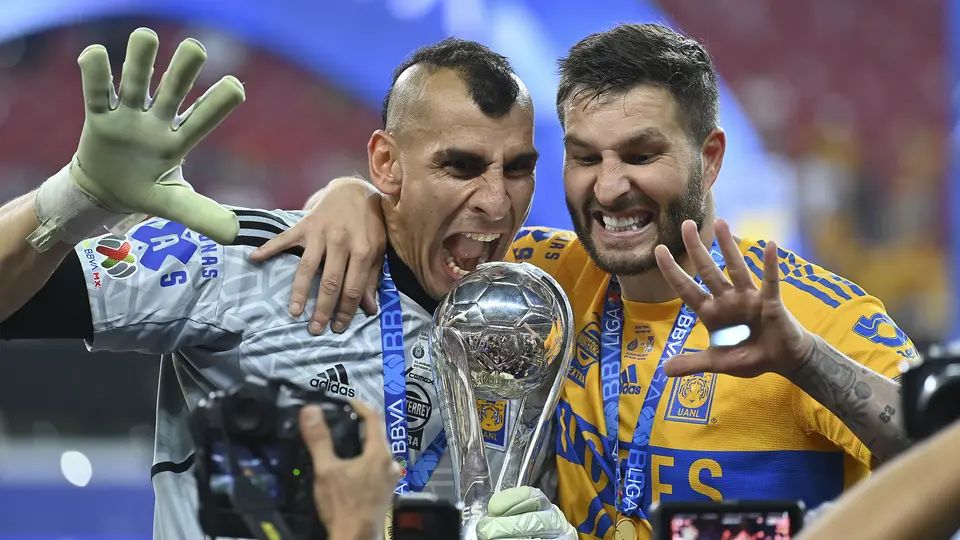 Nahuel Guzmán y André-Pierre Gignac en el último título de Liga MX | IMAGO7