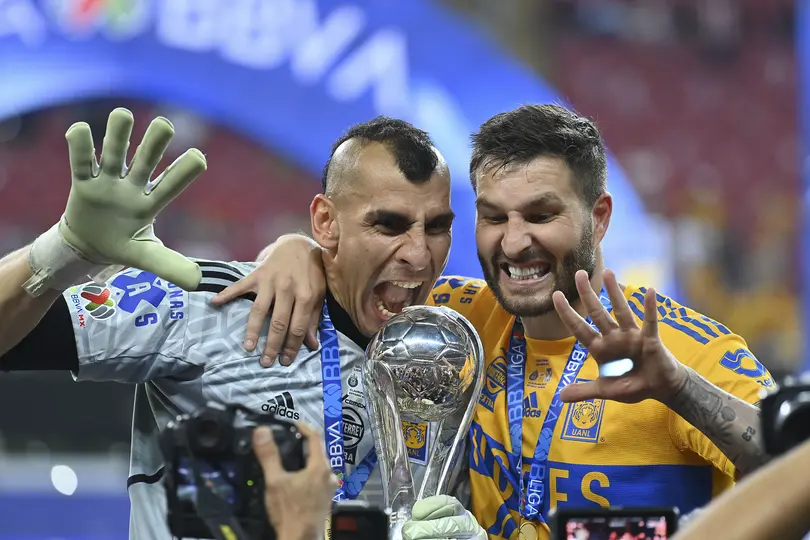 Nahuel Guzmán y André-Pierre Gignac en el último título de Liga MX | IMAGO7