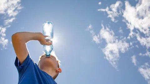 Niños y adultos mayores son los más vulnerables ante altas temperaturas. / iStock